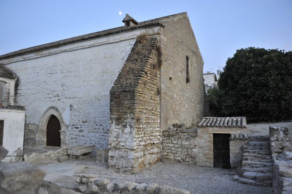 Patio de la Iglesia y Priorato de San Benito de Porcuna (Andalucía)